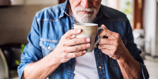 El Café y el Alzheimer: Un Vínculo Intrigante Entre la Cafeína y la Salud Cerebral