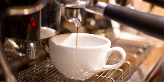 Extracción de espresso para guía sobre cuánto café poner por taza